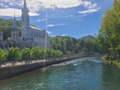 Lourdes gave et son sanctuaire