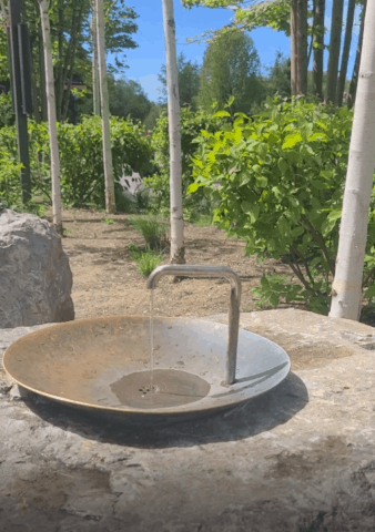Fontaine rocher d'eau de lourdes